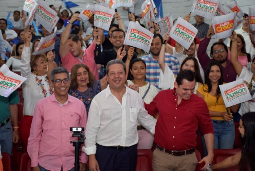 Luis Enrique Dussán del Movimiento Huila Crece y sus simpatizantes.